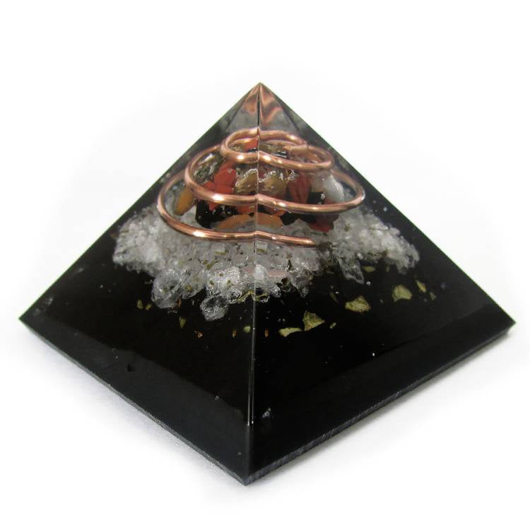 Orgonite Pirâmide Contra Inveja com Ágata, Sal Grosso, Arruda e Pó de Turmalina – 4 cm